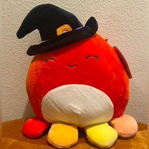 Detra Halloween squishmallow 8in